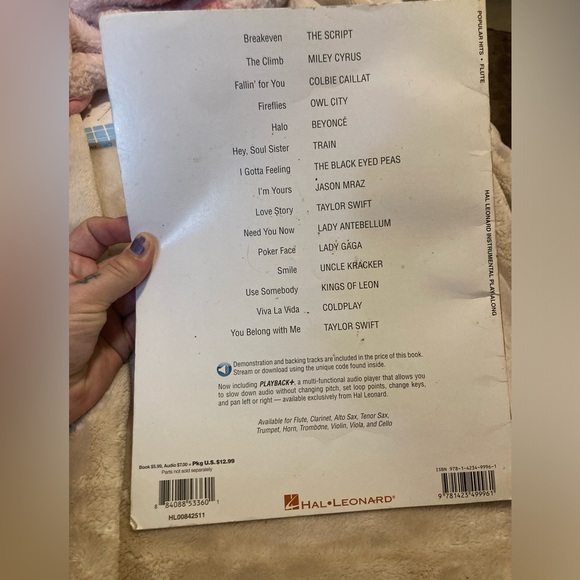 Flute music book 📖 - Picture 3 of 3